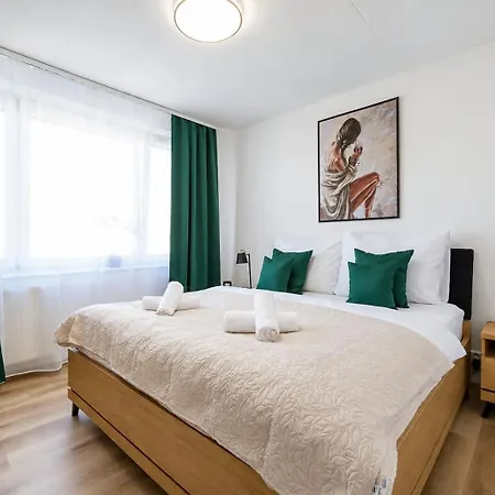 Spacious Family For 6 - Lift & Balcony Apartman Kassa