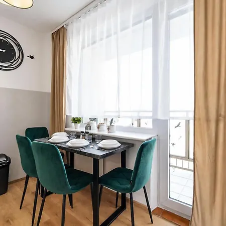 Spacious Family For 6 - Lift & Balcony