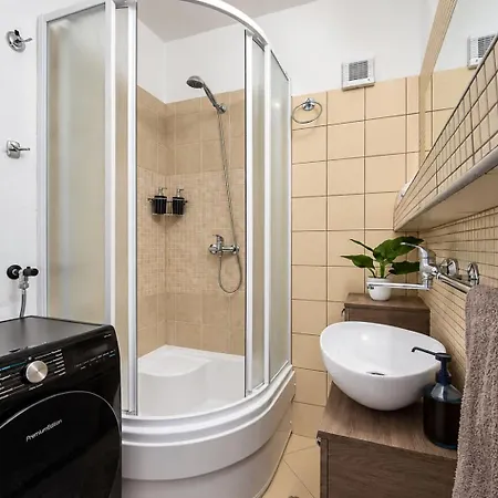 Spacious Family For 6 - Lift & Balcony Apartman