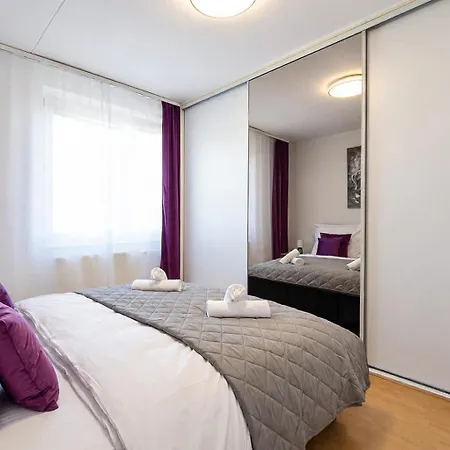 Apartman Spacious Family For 6 - Lift & Balcony Kassa