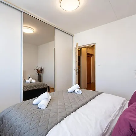 Spacious Family For 6 - Lift & Balcony Apartman Kassa