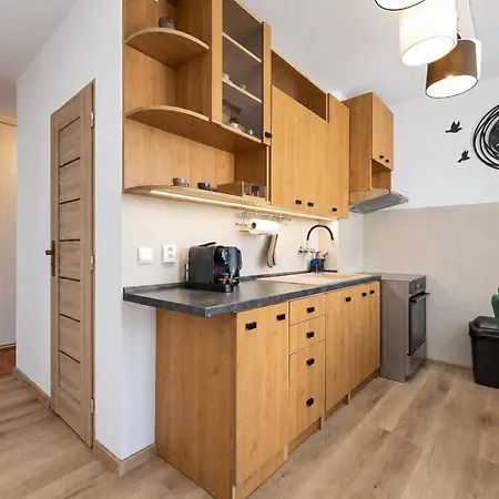 Spacious Family For 6 - Lift & Balcony