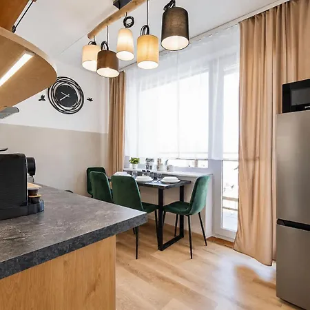 Apartman Spacious Family For 6 - Lift & Balcony