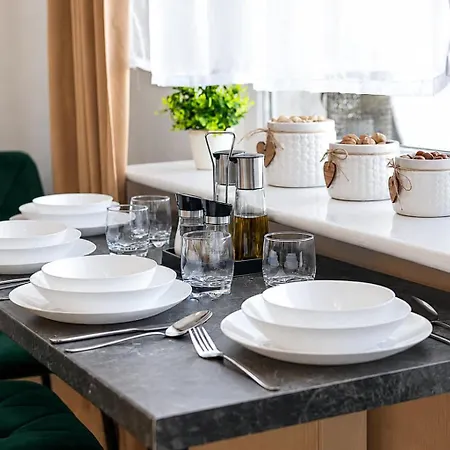 Apartman Spacious Family For 6 - Lift & Balcony