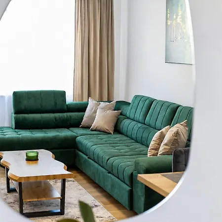 Apartman Spacious Family For 6 - Lift & Balcony