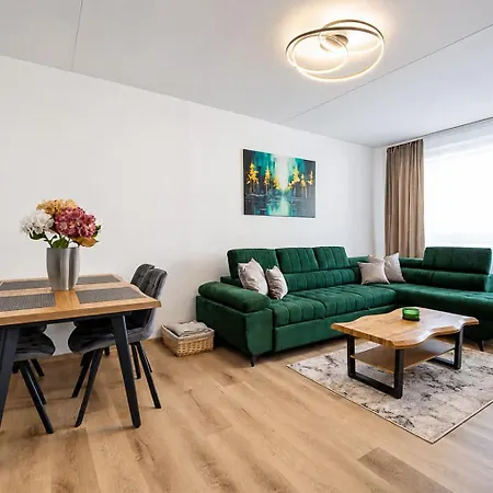 Apartman Spacious Family For 6 - Lift & Balcony Kassa