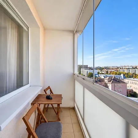 Apartman Spacious Family For 6 - Lift & Balcony