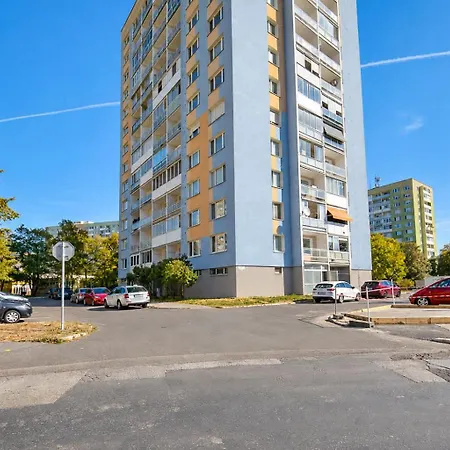 Apartman Spacious Family For 6 - Lift & Balcony