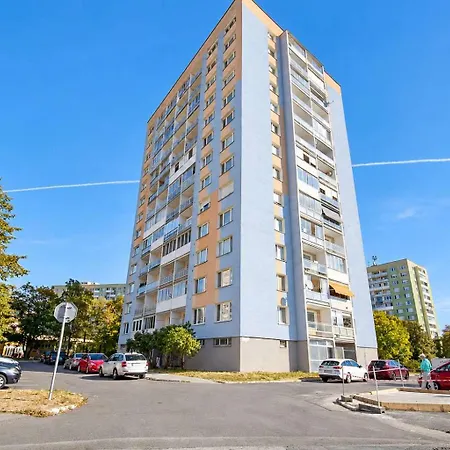Spacious Family For 6 - Lift & Balcony *